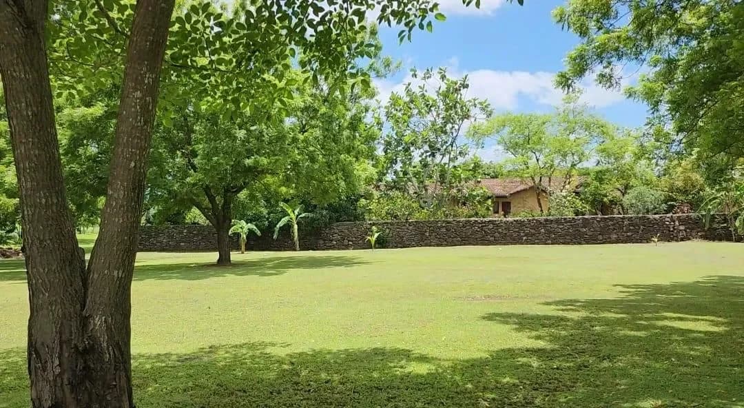 1 HA mixed use lot near Educarte school La Garita Tamarindo