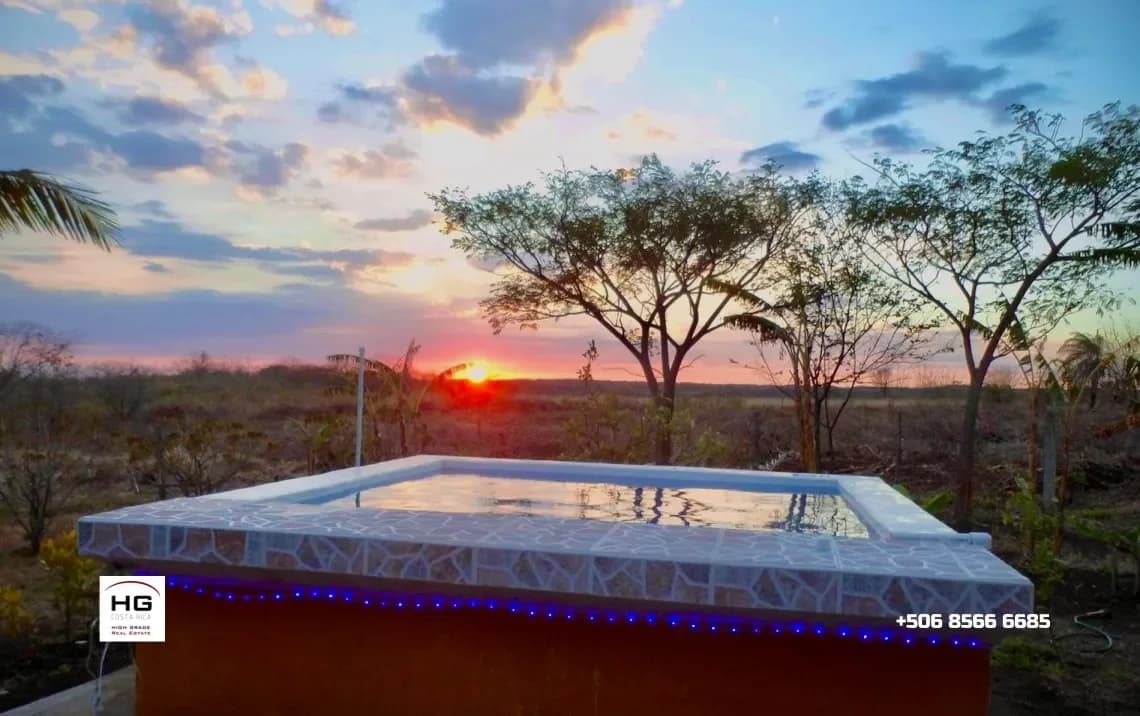 Cute little house on a huge 3 hectares land near Bagaces and Cañas