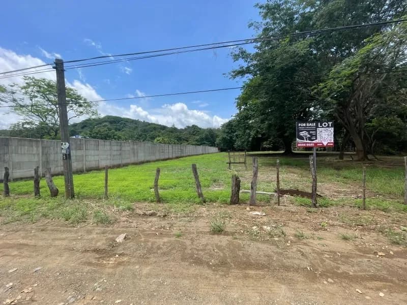 Ready to build mixed use lot of 3561 m2 in Huacas